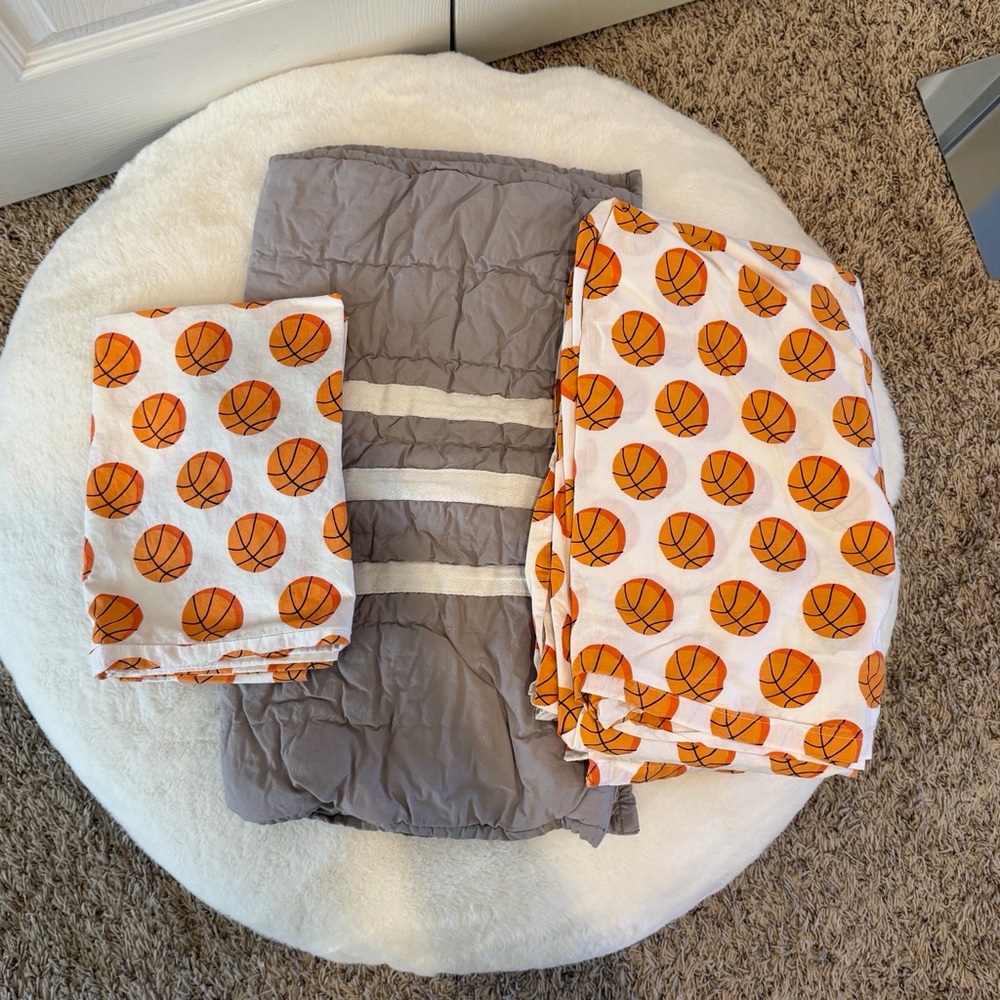 Crate and Barrel Kids Basketball Print Kids Bedding Set with Quilt/Comforter